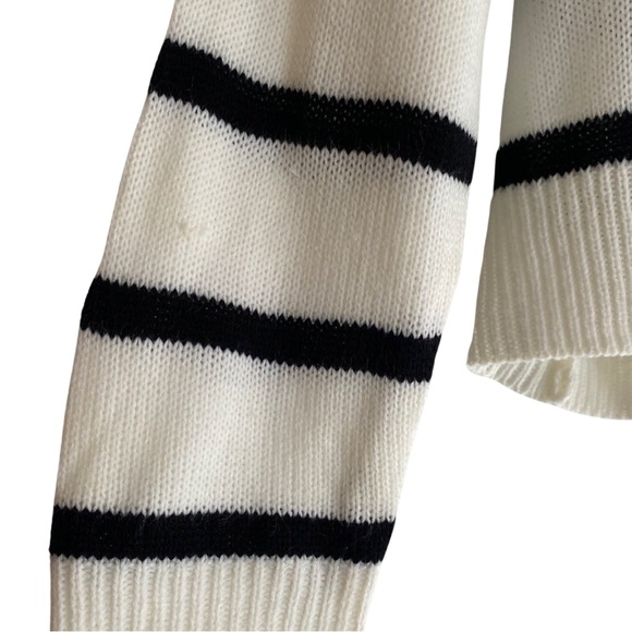 Black and white striped slouchy sweater size large - Picture 4 of 7